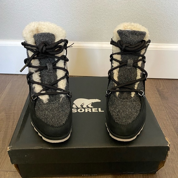 Sorel Women’s Sneakchic Alpine Booties Size 5 Black - Picture 2 of 6